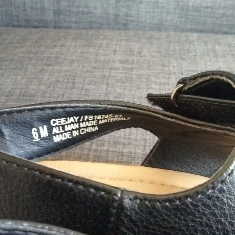 Sofft Black and Tan Platform Sandals with Ergonomic Sole - Picture 5 of 6